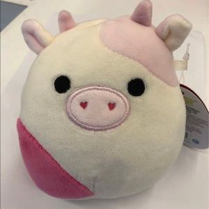 Caedyn the cow squishmallow valentines